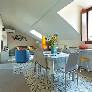 Renovated Penthouse Duomo & Via Torino , Milán Italia